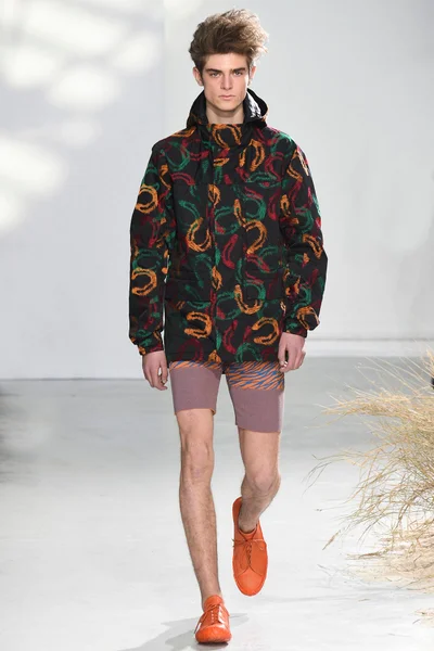 Look 19
